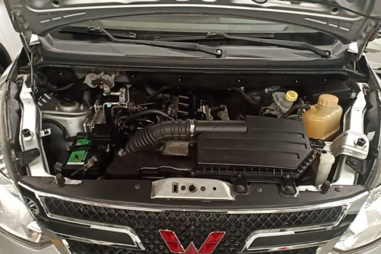Used Wuling Rongguang V 2016 1.5L Standard Version Engine Bay