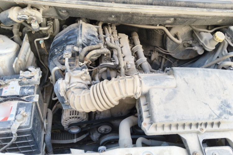 Used Wuling Rongguang V 2016 1.2L Practical Model Non-Power-Assisted Engine Bay