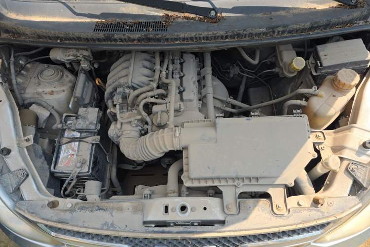 Used Wuling Rongguang V 2016 1.2L Standard Version Engine Bay