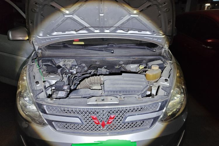 Used Wuling Rongguang V 2016 1.5L Standard Version Engine Bay