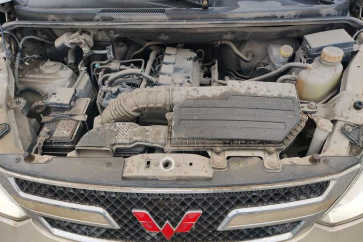 Used Wuling Rongguang V 2016 1.5L Standard Version Engine Bay