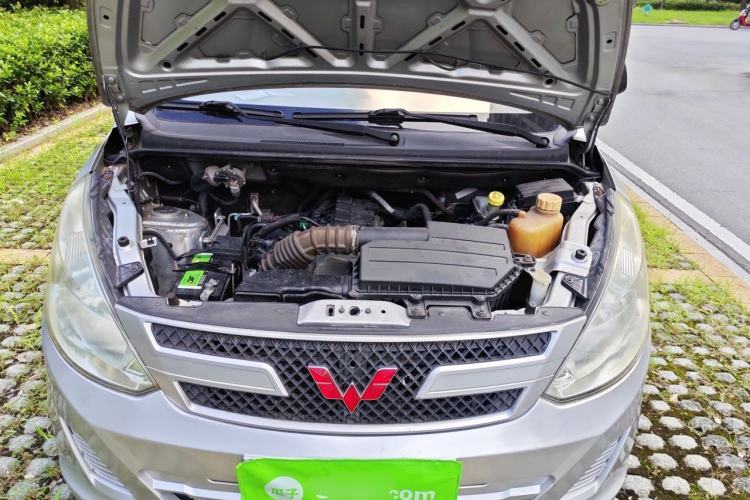 Used Wuling Rongguang V 2016 1.5L Practical Version Non-Power-Assisted Engine Bay