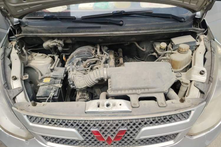 Used Wuling Rongguang V 2016 1.2L Practical Version Engine Bay