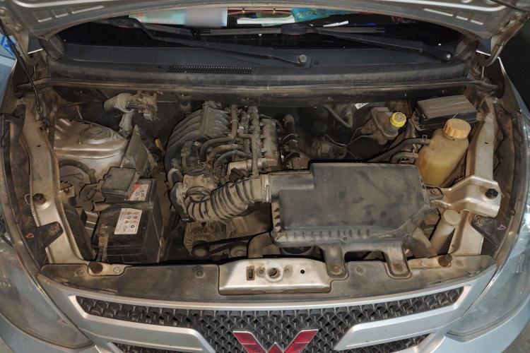 Used Wuling Rongguang V 2016 1.2L Practical Version Engine Bay