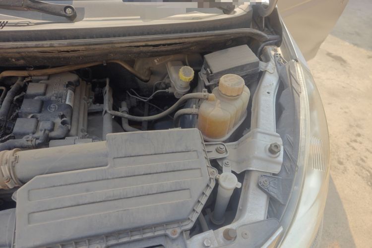 Used Wuling Rongguang V 2016 1.5L Standard Version Engine Bay Left