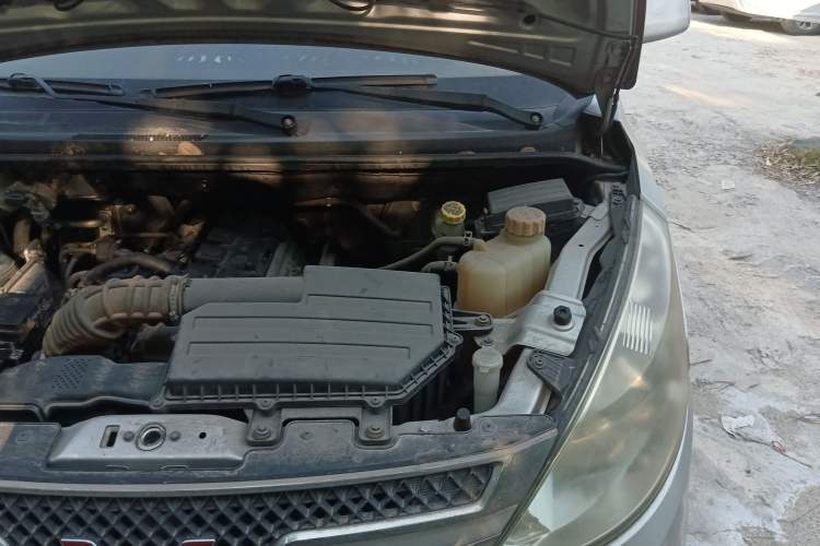 Used Wuling Rongguang V 2016 1.5L Standard Version Engine Bay Left