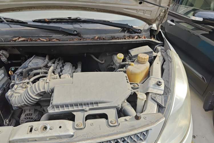 Used Wuling Rongguang V 2016 1.2L Practical Version Engine Bay Left