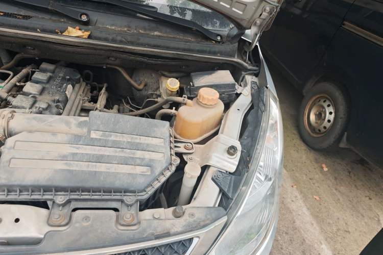 Used Wuling Rongguang V 2016 1.5L Practical Version Engine Bay Left