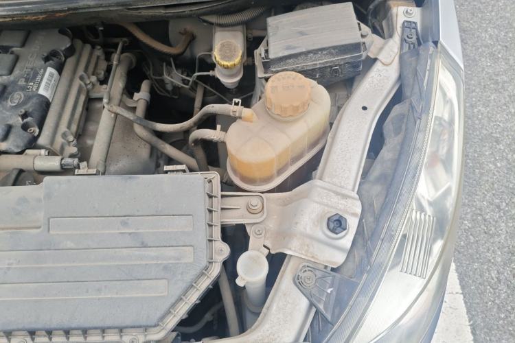 Used Wuling Rongguang V 2016 1.5L Standard Version Engine Bay Left