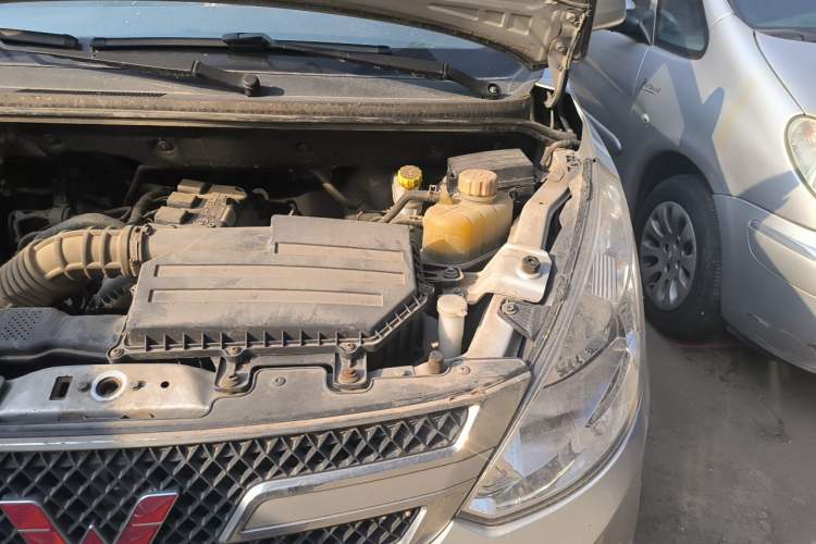 Used Wuling Rongguang V 2016 1.5L Standard Version Engine Bay Left