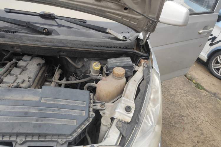 Used Wuling Rongguang V 2016 1.5L Standard Version Engine Bay Left