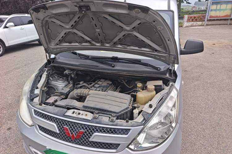 Used Wuling Rongguang V 2016 1.5L Practical Version Engine Bay Left