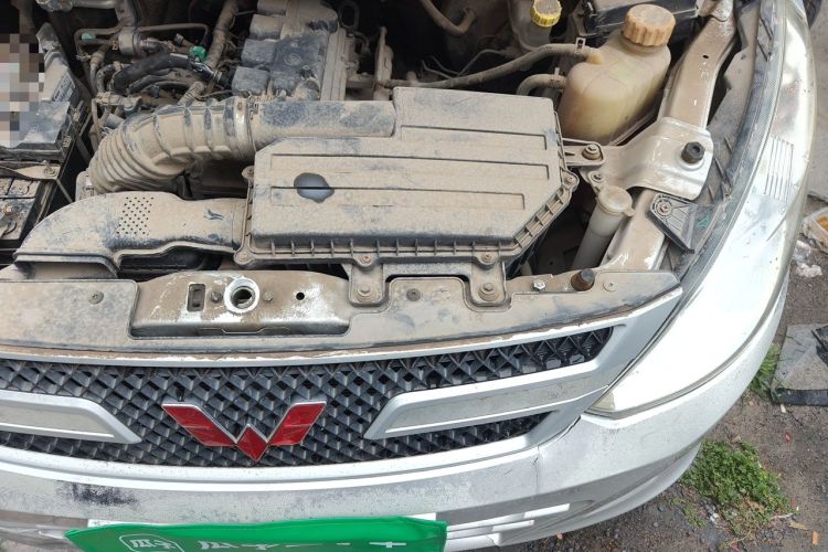 Used Wuling Rongguang V 2016 1.5L Practical Version Non-Power-Assisted Engine Bay Left