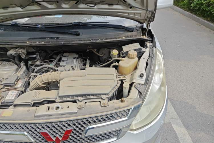 Used Wuling Rongguang V 2016 1.5L Standard Version Engine Bay Left