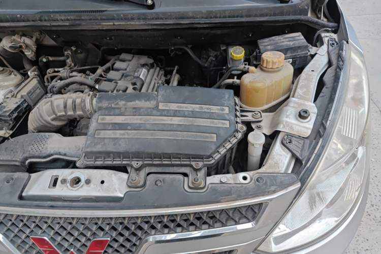 Used Wuling Rongguang V 2016 1.5L Standard Version Engine Bay Left