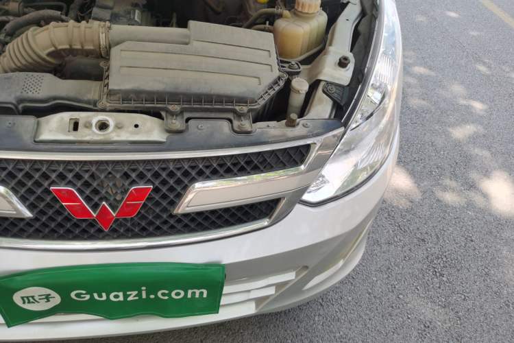 Used Wuling Rongguang V 2016 1.5L Standard Version Engine Bay Left