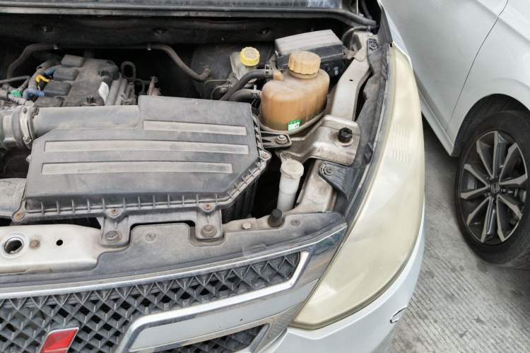 Used Wuling Rongguang V 2016 1.5L Standard Version Engine Bay Left