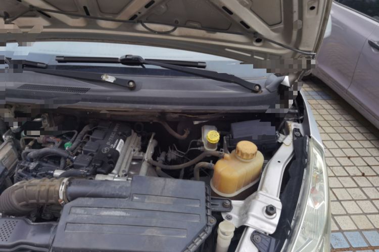 Used Wuling Rongguang V 2016 1.5L Standard Version Engine Bay Left