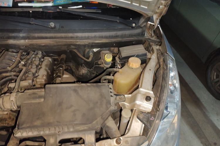 Used Wuling Rongguang V 2016 1.2L Practical Version Engine Bay Left