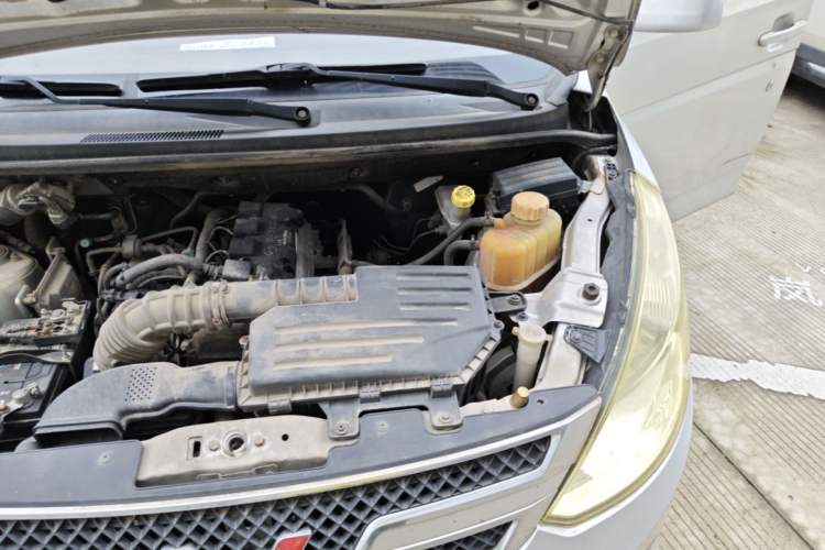 Used Wuling Rongguang V 2016 1.5L Practical Version Non-Power-Assisted Engine Bay Left