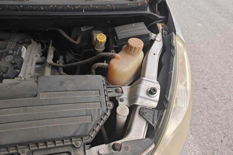 Used Wuling Rongguang V 2016 1.5L Standard Version Engine Bay Left