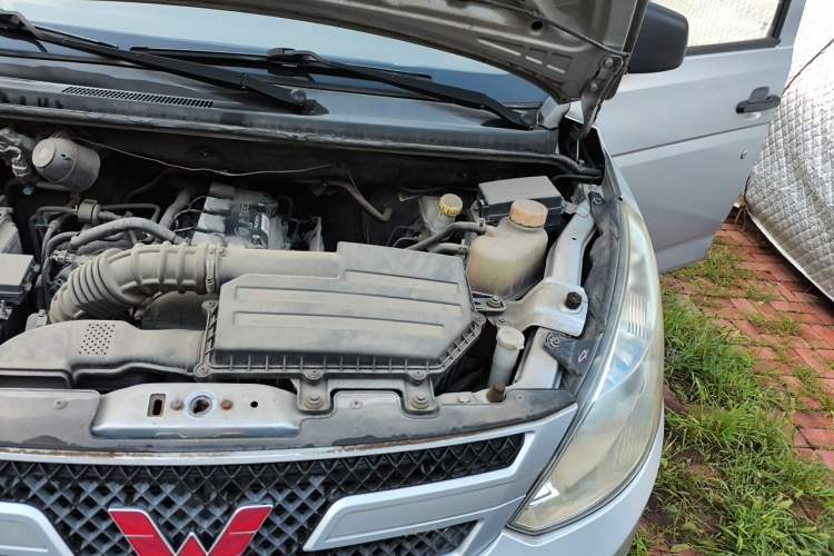Used Wuling Rongguang V 2016 1.5L Practical Version Engine Bay Left