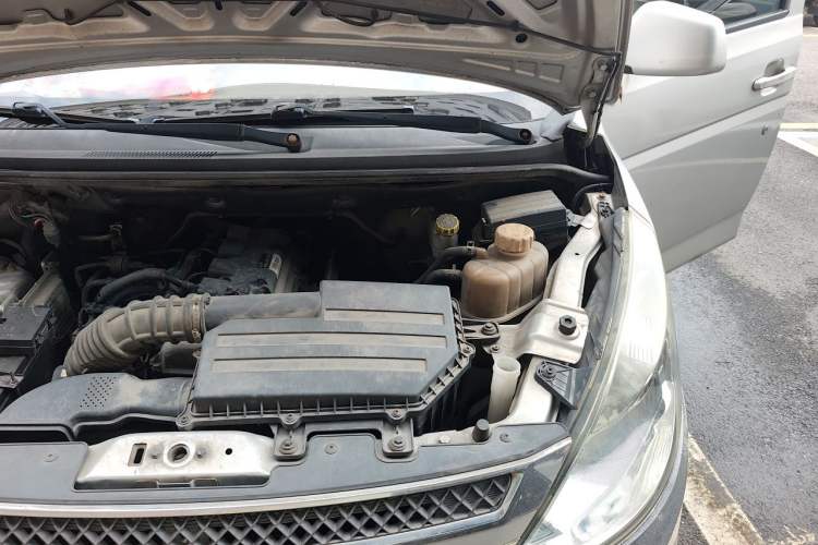 Used Wuling Rongguang V 2016 1.5L Standard Version Engine Bay Left