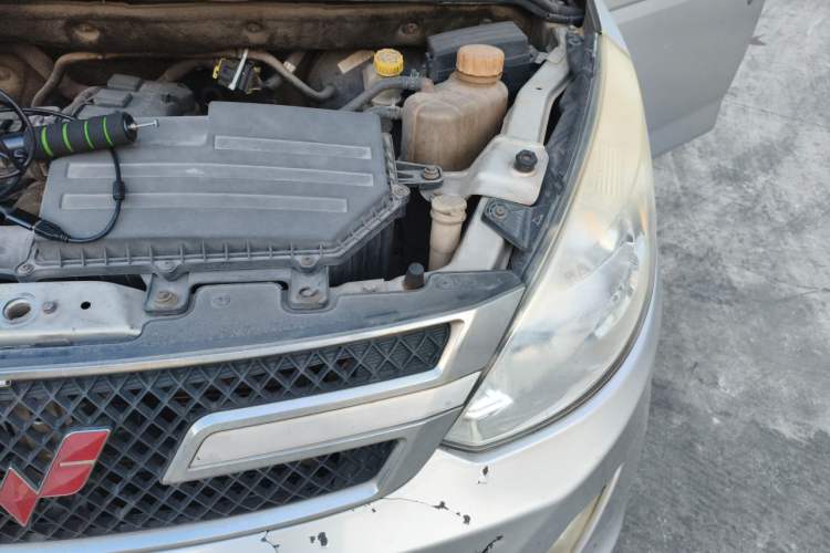 Used Wuling Rongguang V 2016 1.5L Standard Version Engine Bay Left