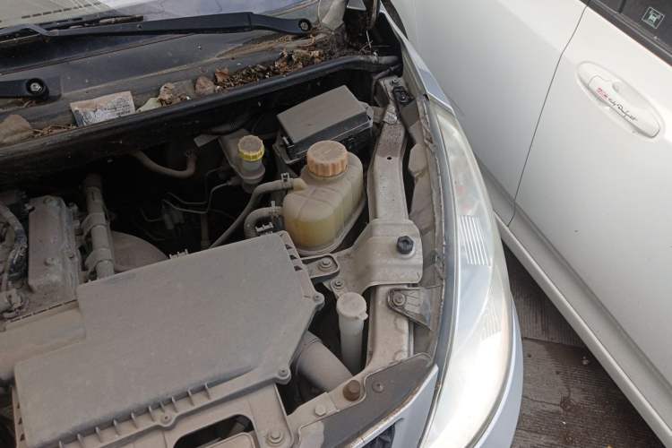Used Wuling Rongguang V 2016 1.2L Practical Version Engine Bay Left