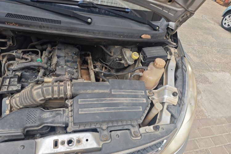 Used Wuling Rongguang V 2016 1.5L Standard Version Engine Bay Left