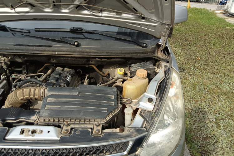 Used Wuling Rongguang V 2016 1.5L Standard Version Engine Bay Left