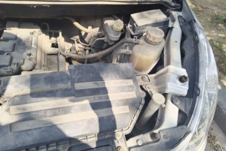 Used Wuling Rongguang V 2016 1.5L Practical Version Non-Power-Assisted Engine Bay Left