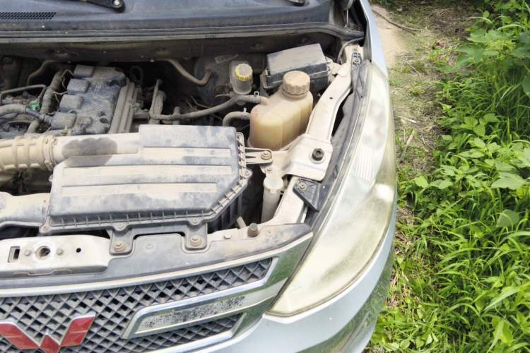 Used Wuling Rongguang V 2016 1.5L Standard Version Engine Bay Left
