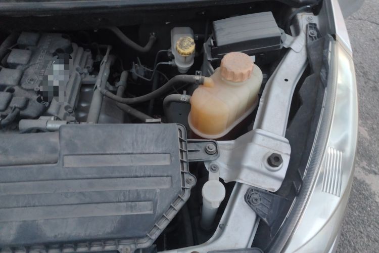 Used Wuling Rongguang V 2016 1.5L Standard Version Engine Bay Left