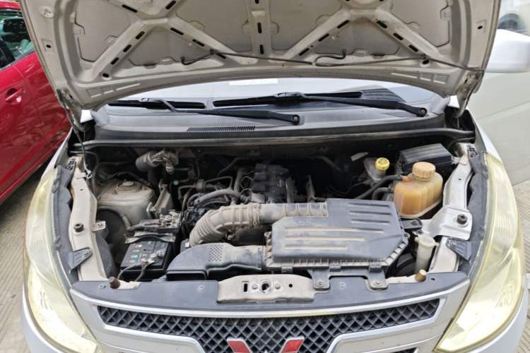 Used Wuling Rongguang V 2016 1.5L Practical Version Non-Power-Assisted Engine Bay