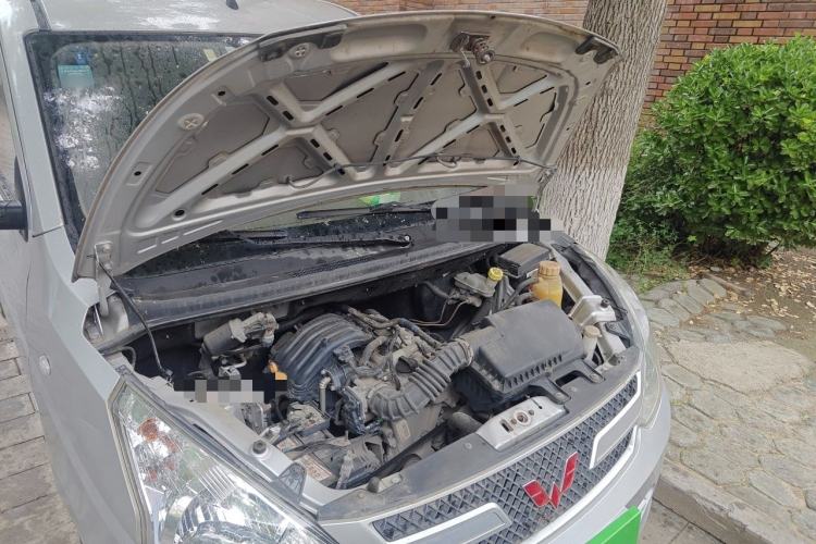 Used Wuling Rongguang V 2016 1.2L Practical Version Engine Bay