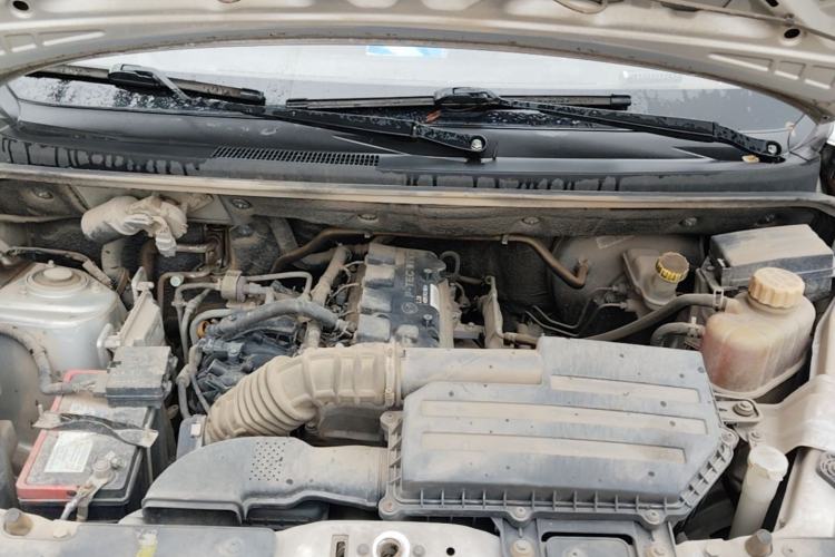 Used Wuling Rongguang V 2016 1.5L Practical Version Engine Bay