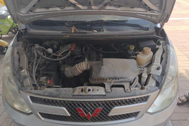Used Wuling Rongguang V 2016 1.2L Practical Version Engine Bay