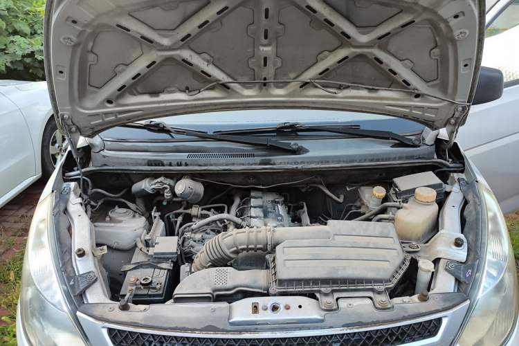 Used Wuling Rongguang V 2016 1.5L Practical Version Engine Bay