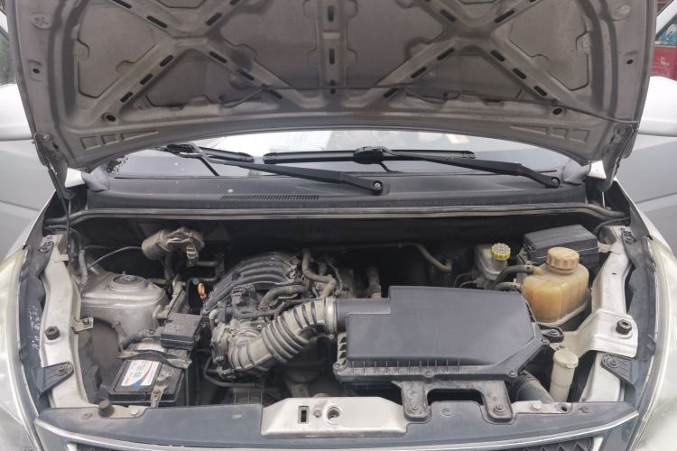 Used Wuling Rongguang V 2016 1.2L Standard Version Engine Bay