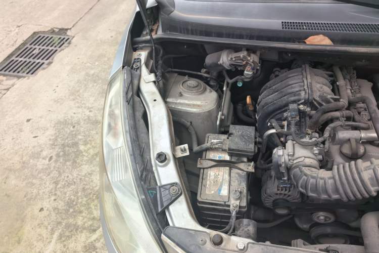 Used Wuling Rongguang V 2016 1.2L Practical Version Engine Bay Right