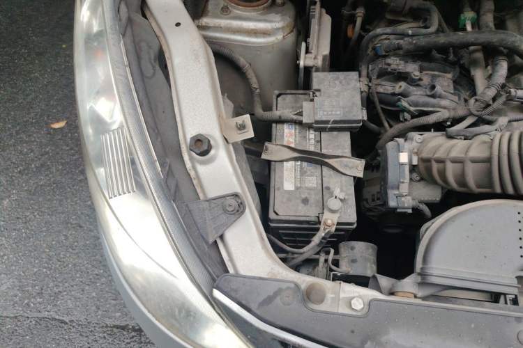 Used Wuling Rongguang V 2016 1.5L Standard Version Engine Bay Right