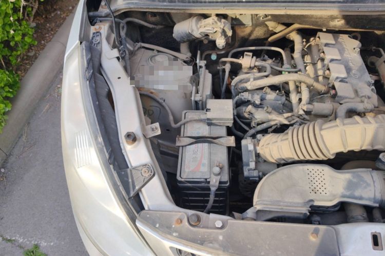 Used Wuling Rongguang V 2016 1.5L Practical Version Engine Bay Right