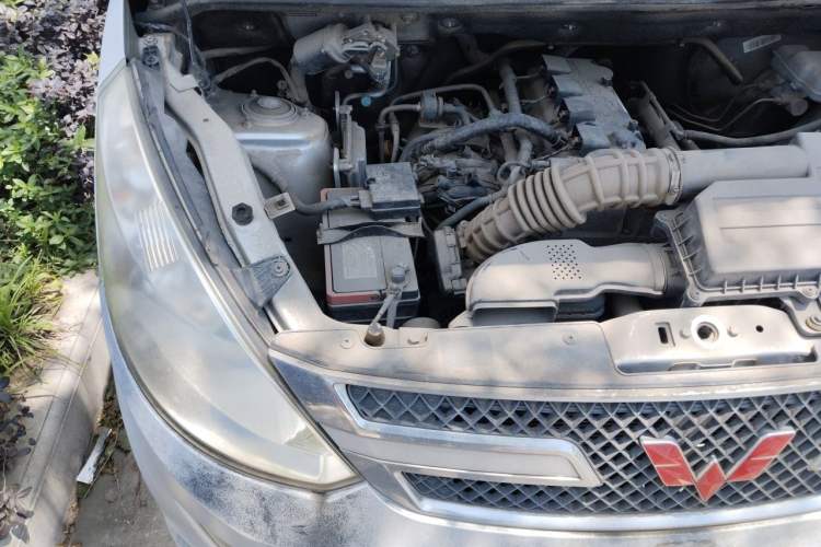 Used Wuling Rongguang V 2016 1.5L Standard Version Engine Bay Right