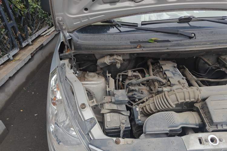 Used Wuling Rongguang V 2016 1.5L Practical Version Engine Bay Right