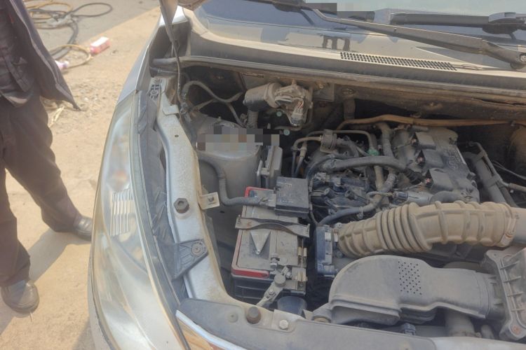 Used Wuling Rongguang V 2016 1.5L Standard Version Engine Bay Right