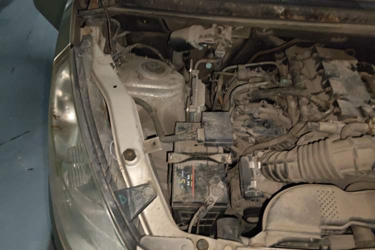 Used Wuling Rongguang V 2016 1.5L Standard Version Engine Bay Right