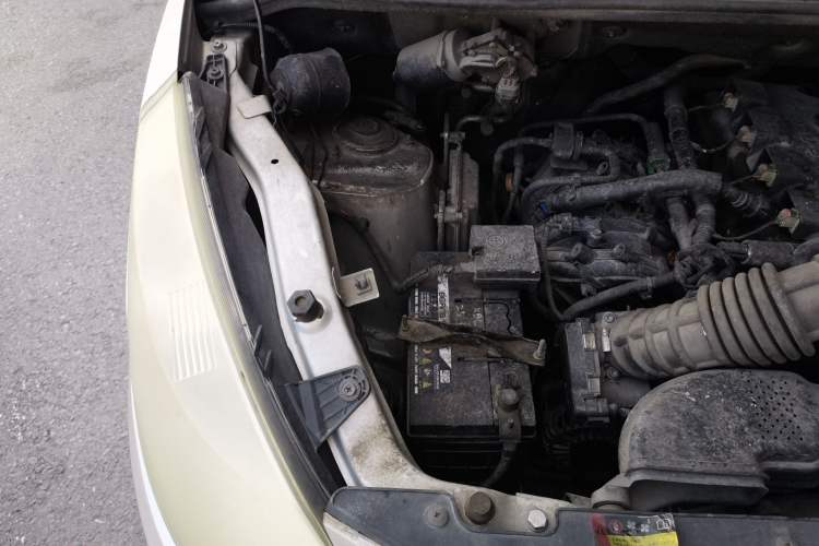 Used Wuling Rongguang V 2016 1.5L Practical Version Engine Bay Right