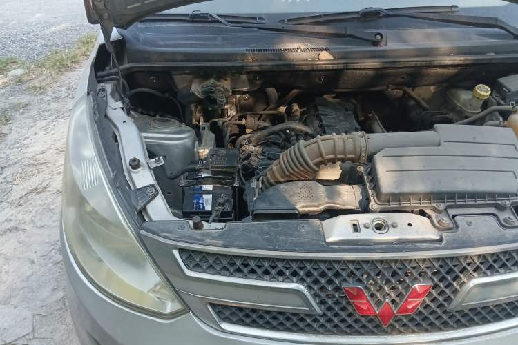 Used Wuling Rongguang V 2016 1.5L Standard Version Engine Bay Right