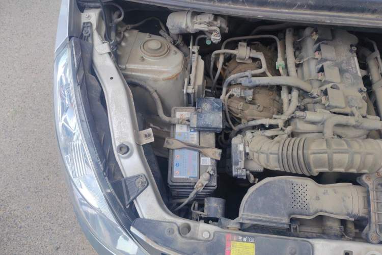 Used Wuling Rongguang V 2016 1.5L Standard Version Engine Bay Right